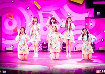 ชวนดูเพิร์ฟสุดเท่จาก 6 สาว ‘BNK48’ “เสียงเชียร์ (CHEERS)”  ครั้งแรกบน T -POP STAGE SHOW