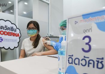 เกษมราษฎร์ รามคำแหง เริ่มฉีดวัคซีน “โมเดอร์นา”