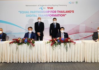 เครือซีพี และกลุ่มเทเลนอร์ พิจารณาสร้างความร่วมมืออย่างเท่าเทียมกัน (Equal Partnership) เพื่อปรับโครงสร้างองค์กร (Transformation) สู่การเป็นบริษัทเทคโนโลยี หรือ Tech Company ภายใต้ยุทธศาสตร์เทคโนโลยีฮับ