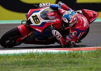 ‘เบาติสต้า’ รั้งท็อปโฟร์วันแรก เวิลด์ซูเปอร์ไบค์ สนามใหม่อินโดนีเซีย