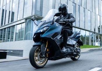 2022 Yamaha TMAX Tech MAX เรือนไมล์ TFT ใหม่ พร้อมทรงที่สปอร์ตล้ำยิ่งขึ้น