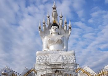 ‘วัดสระน้ำใส’ วัดสวย แห่งโคราช ชมองค์พระสีขาวสง่าและวิวอลังการ