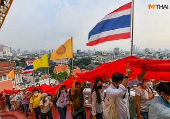 ประมวลภาพ : วัดสระเกศ สืบสานพิธีศักดิ์สิทธิ์ “ห่มผ้าแดงภูเขาทอง”