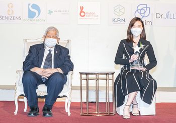 Doctor Mek Clinic รับโล่เกียรติยศบุคคลตัวอย่างภาคธุรกิจแห่งปี 2021