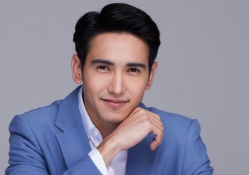 ปีทองสามีแห่งชาติ ก๊อต จิรายุ หล่อออร่าพุ่ง คว้าพรีเซ็นเตอร์รับทรัพย์ส่งท้ายปี