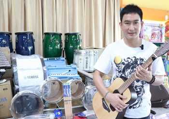 หล่อใจบุญ แพท พาวเวอร์แพท บริจาคเครื่องดนตรีให้โรงเรียนกว่า 4 แสน