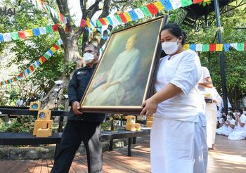 เคลื่อนร่างแม่ชีศันสนีย์ สู่ ธรรมศาลา เตรียมสวดพระอภิธรรมเป็นการภายใน 7 วัน