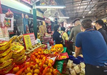 ลุยเอาผิด ร้านขายเครื่องไหว้ปีชง ‘ศาลเจ้าพ่อเสือ’ ขายเกินราคา