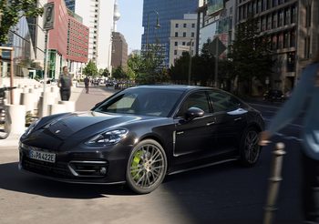 Porsche ประเทศไทย เปิดจอง Panamera 4 E-Hybrid Platinum Edition สุดหรูหราเหนือระดับ