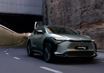 รู้ก่อนมาไทย Toyota bZ4X ทีเด็ดเอสยูวีไฟฟ้าที่จะมาตอกย้ำทิศทางรถยนต์ EV ในไทย