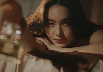 ฟินเวอร์! ใหม่ ดาวิกา ผงาดกลางกรุง สร้างไวรัลสวยเซ็กซี่ทั่วสยามประเทศ