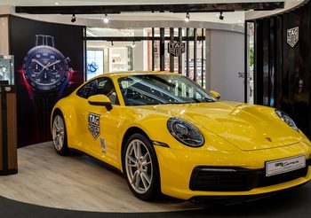Porsche ส่งรถสปอร์ตชั้นนำ ควบคู่นาฬิกาไฮเอนด์ในงาน TAG Heuer Heritage Pop-up Museum