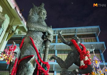 ประชาชนไหว้ “ท้าวเวสสุวรรณ” ปัดเป่าสิ่งชั่วร้าย ขอโชคลาภความสำเร็จ