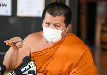 เจ้าอาวาสวัดท่าไม้ ยัน! หวังใช้ธรรมะขัดเกลาจิตใจ “ปอ-โรเบิร์ต”