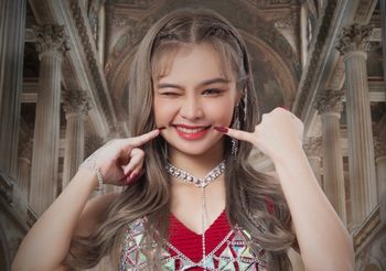 น่ารักจนใจละลาย ยีนส์ ปพิชญา กับซิงเกิลแรก “หมั่นเขี้ยว” ได้ 4MIX ร่วมฟีทเจอริ่ง