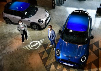 มินิ ประเทศไทย เปิดตัว MINI Electric Collection Edition รุ่นพิเศษกับหลังคา Multitone จำนวนจำกัดสำหรับแฟนมินิในไทย
