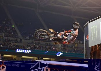 ‘โทแมค’ แรงไม่เลิก บิดซิวแชมป์ 5 เรซติด ครองจ่าฝูงรุ่นใหญ่ AMA Supercross