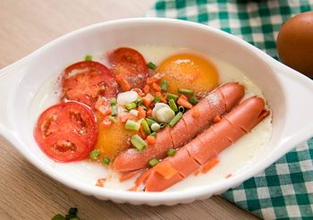 สูตร ไข่สเต็กไส้กรอก เมนูอาหารเช้าทำง่าย ใช้เวลาไม่เกิน 2 นาที