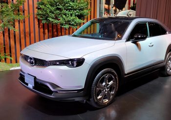 Mazda MX-30 ยลโฉมเอสยูวีไฟฟ้ารุ่นแรกของแบรนด์ กับสิ่งที่ควรรู้ก่อนลุ้นเข้าไทย