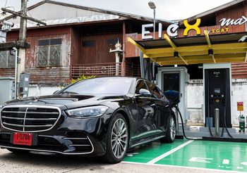 Mercedes-Benz ประเดิมทริปรักษ์โลก เยี่ยมชมโซลาเซลล์ลอยน้ำไฮบริดที่ใหญ่ที่สุดในโลก