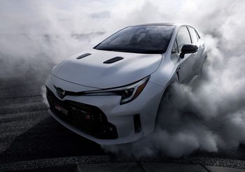 Toyota GR Corolla สปอร์ตแฮทช์แบ็ค 300 แรงม้า เกียร์ธรรมดา ขับสี่ เข้มเต็มพิกัด
