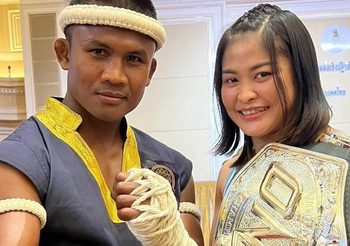 “แสตมป์” หอบเข็มขัด ONE เวิลด์ กรังด์ปรีซ์ โชว์ทักษะ MMA เคียงข้าง “บัวขาว”