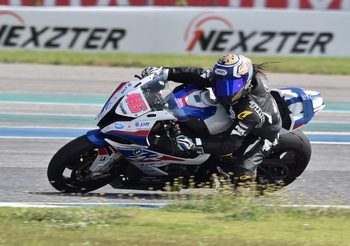 ตาล รัชฎา เปิดประวัติศาสตร์หน้าใหม่ ควบ BMW S1000RR รถสแตนดาร์ดลงชิงชัย OR BRIC 2022