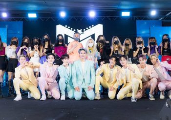 ทัพแฟนคลับสนั่นเอ็ม บี เค เซ็นเตอร์ ! GREAT GUYS บอยแบนด์เกาหลีขึ้นโชว์เวที Idol Exchange Big Project ร่วมกับหนุ่ม ๆ BKC บาส คิมม่อน คอปเตอร์ จัดเต็มความบันเทิง