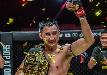 “เพชรมรกต” รั้งเข็มขัดเหนียว “รถถัง-ซุปเปอร์เล็ก” ลิ่วตัดเชือกมวยไทย เวิลด์ กรังด์ปรีซ์ ในศึก ONE157