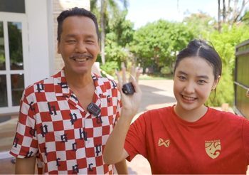 “เท่ง เถิดเทิง” รู้ใจ “น้องพลอย” ลูกสาวคนสวย เลือกสิ่งที่ดีที่สุด! จัดเซอร์ไพรส์ใหญ่จาก CARS24 ส่งตรงถึงหน้าบ้าน