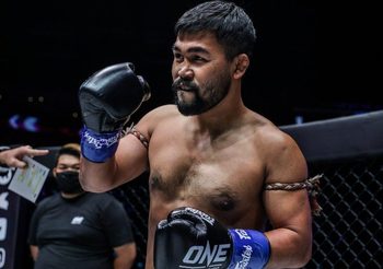 บทบาทใหม่! ตามติดชีวิต “รถเหล็ก” หลังผันตัวไปเป็นครูมวยที่สิงคโปร์