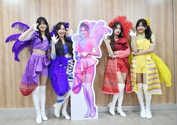 ภาพยนตร์ “ผ้าผีบอก” กระแสดีเกินต้าน วี -โมบายล์ -ปูเป้ และจีจี้ วง BNK48 นำทัพจัดเต็มเพลง “หมกกบ”ประเดิมโชว์ชุดสุดอสังการครั้งแรก
