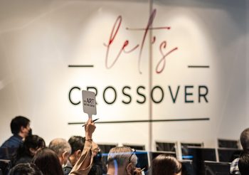 “Let’s Crossover” ประสบความสำเร็จงดงาม นักสะสมร่วมประมูลงานศิลปินชั้นครูที่ทรงคุณค่าและงานจากศิลปินดาวรุ่งผู้สร้างประวัติศาสตร์ใหม่ ยอดรวมสูงถึง 36.7 ล้านบาท￼