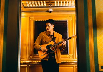 8 สิ่งที่น่าสนใจใน MV เพลง Hotel ของ Tor Thanai