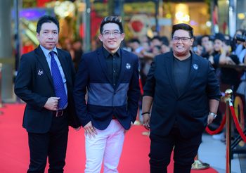 เก็บตก หมอดูพรมแดง! อ.คฑา ไปร่วมเดินพรมแดง MThai Top Talk 2017 แฟนคลับมารอเพียบ