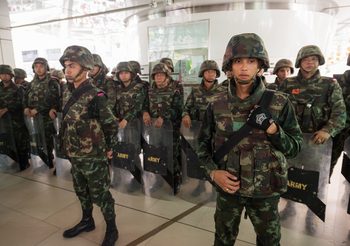 เกณฑ์ทหาร มาทางนี้ บนบาน อย่างไรให้ ได้ใบดำ ?