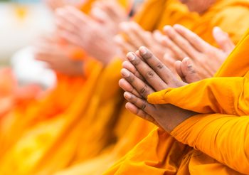 13 อานิสงส์ของการทอดผ้าป่า ทอดกฐิน ที่หลายคนอาจยังไม่รู้