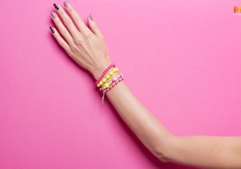 กำไลข้อมือ ใส่กี่วงถึงจะดี และนี่คือ คำทำนาย จาก จำนวนกำไลที่คุณสวมใส่