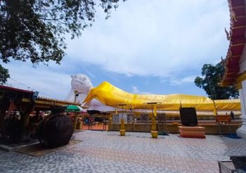 ขอพรพระพุทธไสยาสน์ (หลวงพ่อโต) วัดสะตือ พระนครศรีอยุธยา