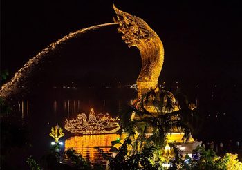 ประเพณีไหลเรือไฟ นครพนม วิจิตรตระการตา สืบสานวัฒธรรมริมฝั่งโขง