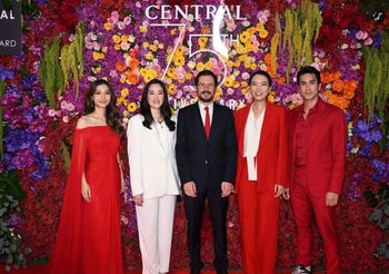 มิว – ณเดชน์ – ตู่ นำทัพเดินพรมแดง ฉลองครบรอบ 75 ปี ห้างเซ็นทรัล ในงาน The Celebration of Central 75th Anniversary