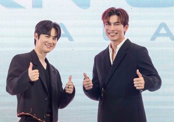 มิว ศุภศิษฏ์ เรียกเสียงกรี๊ดแบบคูณสอง SUHO EXO บินลัดฟ้าร่วมเปิดตัวเพลงใหม่ TURN OFF THE ALARM