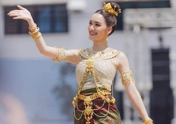เดียร์น่า รำถวายพญานาคทั้ง 4 ตระกูล งานมหัศจรรย์มุกดาหาร 3 พิภพ