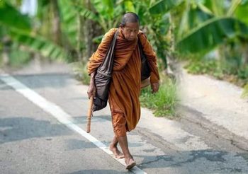 หลวงตาบุญชื่น ออกจาริกธุดงค์แล้ว ระยะทาง 3,415 กิโลเมตร จากหาดใหญ่-เชียงราย เพื่อสมทบทุนสร้างตึกสงฆ์โรงพยาบาล