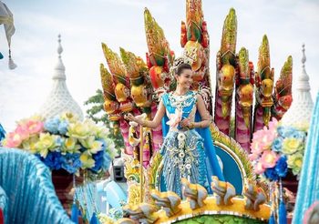 งดงามระดับโลก อิงฟ้า ร่วมขบวนแห่ งานนมัสการหลวงพ่อโสธร ฉลองครบรอบ 132 ปี