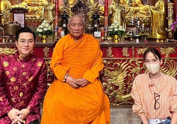 รวมพลคนเกิดปีม้า อั้ม พัชราภา ถือฤกษ์ดี ทำบุญวัดมังกร