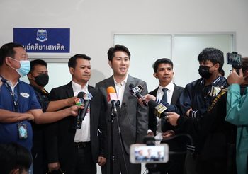 แทนไท เข้าพบดีเอสไอในฐานะพยาน หอบเอกสารชี้แจง กรณีให้ กองสลากพลัส กู้ยืมเงินเพื่อประกอบธุรกิจ