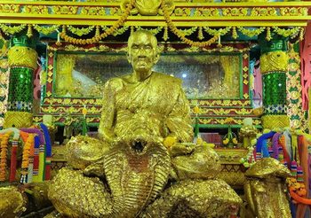 “แค่มึงนึกถึงกู เรียกกูปู่ มึงก็จะสำเร็จ” หลวงปู่เมฆ วัดกระดาน อธิฐานด้านค้าขาย ร่ำรวยนัก
