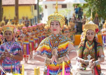 วธ. ชู Soft Power โนราระดับโลก ร่วมครู-ศิลปินโนรา เปิดงานโนราภูมิปัญญาแห่งแผ่นดิน รำบวงสรวงถวายพระบรมธาตุเจดีย์เขียนบางแก้วและ 4 ครูต้นโนรา