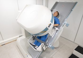 ทำความรู้จัก! MRI แบบยืน ทางเลือกใหม่ของคนปวดหลังแต่กลัวที่แคบ
